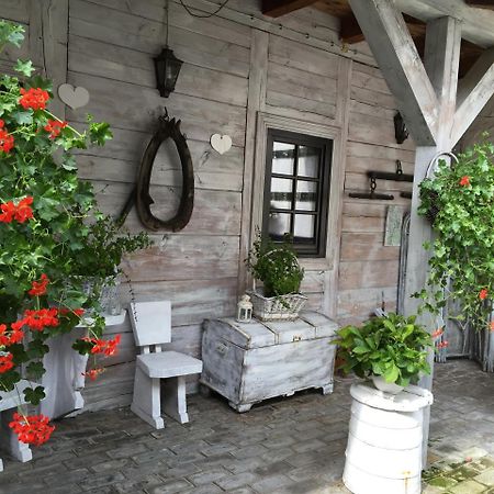 Stajnia Bialy Borek Biskupice Kocurów Esterno foto