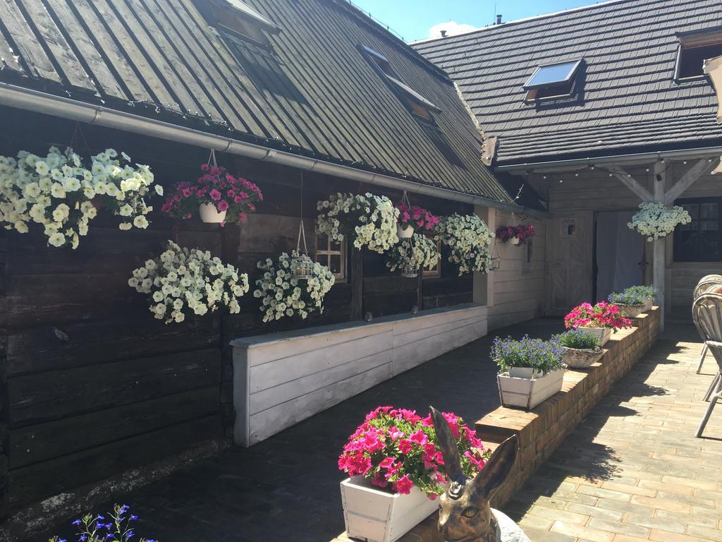 Stajnia Bialy Borek Biskupice Kocurów Esterno foto